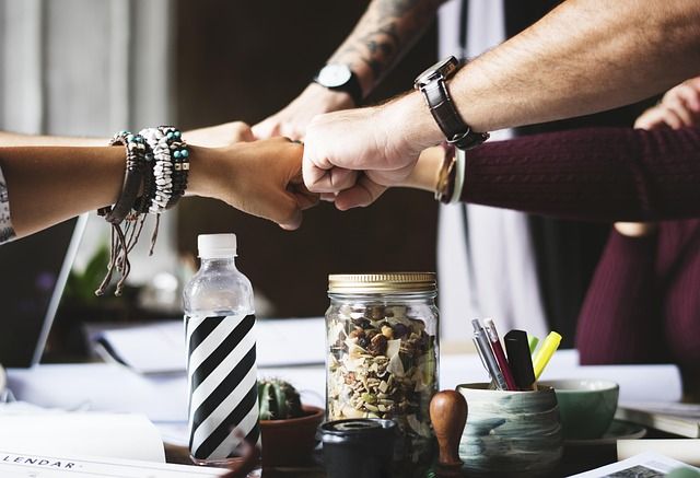 Die Essenz der Nondualität: Ein Blick auf Sharing Nonduality.de Rama