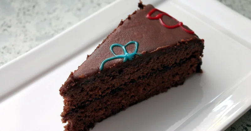 Kinderschokolade Torte ohne Backen – funktioniert das?